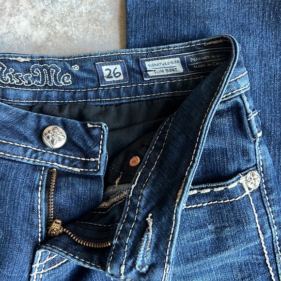 Miss Me Signature Rise Slim Boot jeans size W26 with an inseam of 37 - Picture 4 of 4